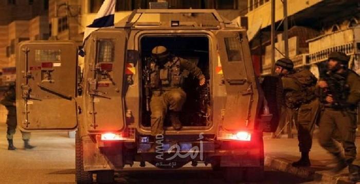 جيش الاحتلال يعتقل شابين من الخليل