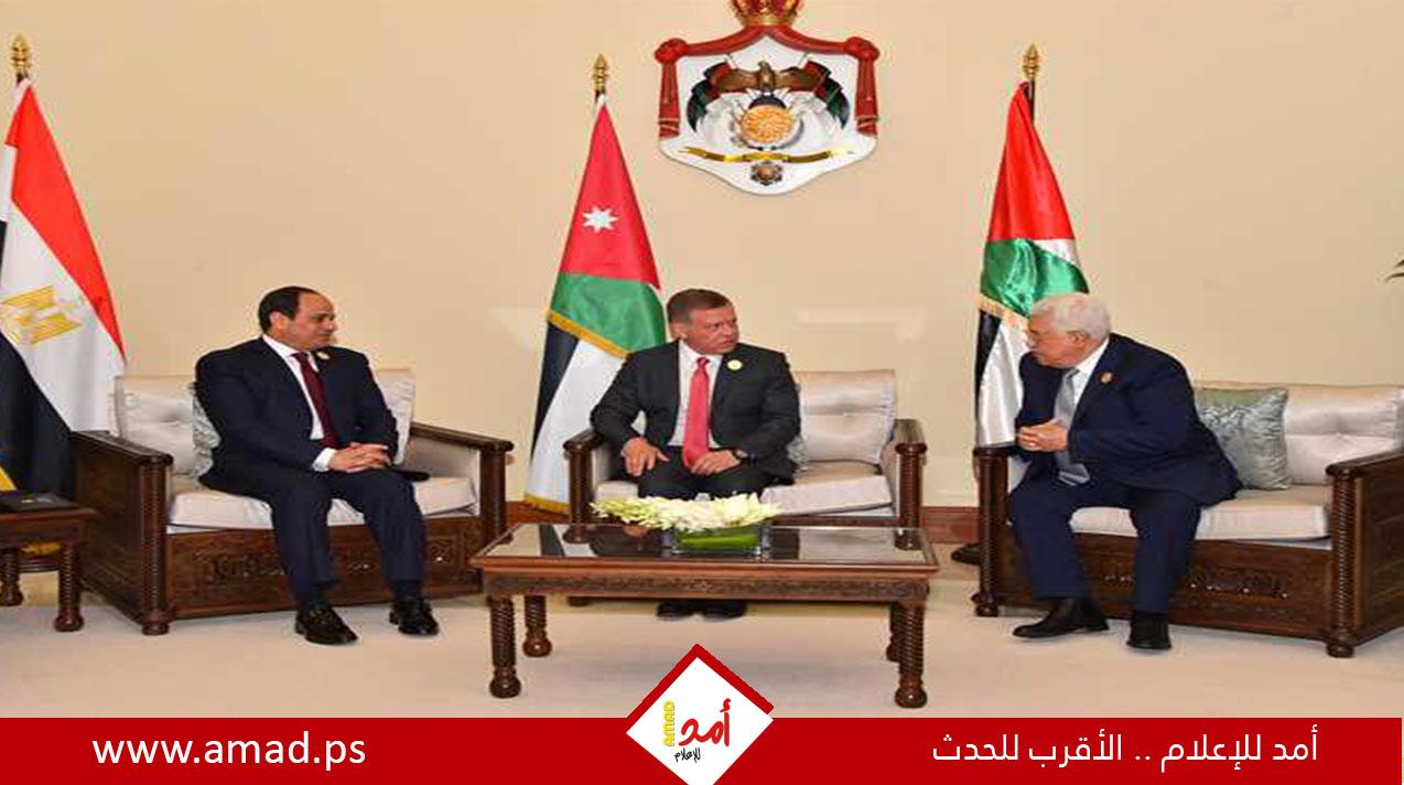 الملك عبد الله والرئيسان المصري والفلسطيني يؤكدون ضرورة الاستمرار بالضغط لوقف العدوان على غزة