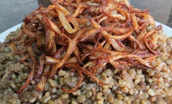 فلسطين تستعد لدخول موسوعة "غينيس" بأكبر طبق "مجدرة"