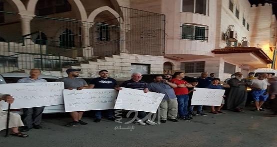 الديمقراطية تنظم وقفة احتجاجية ضد إغلاق مركز طوارئ ابوديس