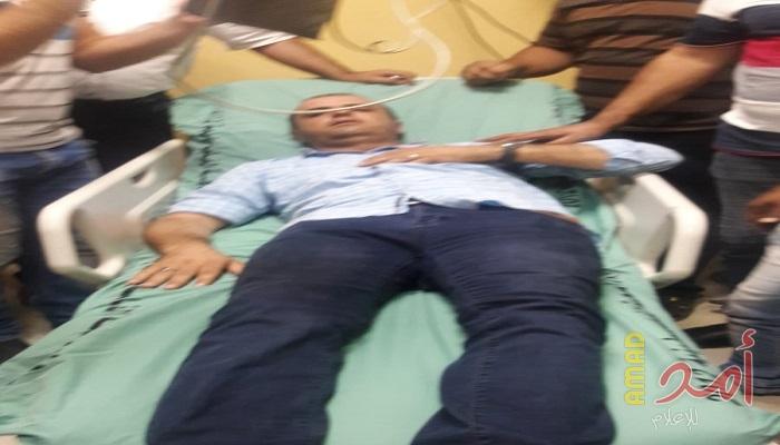 "محدث" - بالصور: 3 إصابات جراء دهس موكب  الوزير أبوشهلا موظفين مقطوعة رواتبهم ..والوزير يتهمهم بالتعدي عليه