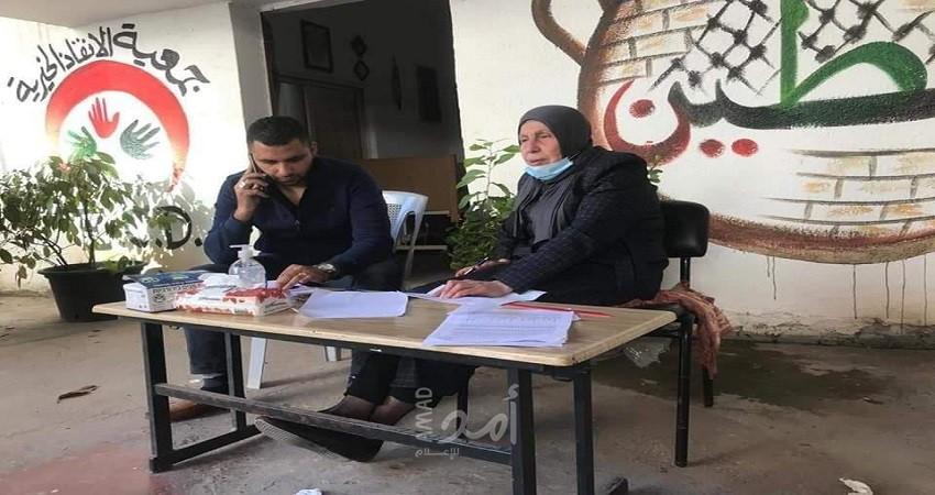 تنمية قلقيلية ويطا توزعان طرود غذائية بالتعاون مع الجمعيات