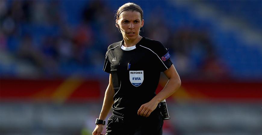 لأول مرة.. سيدة فرنسية تدير  لقاء "ليفربول - تشيلسي" بــ كأس السوبر الأوروبي