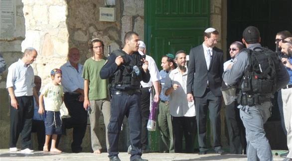 مستوطنون يقتحمون المسجد الأقصى