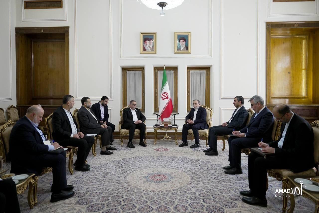 عراقجي يلتقي وفد من حماس بطهران