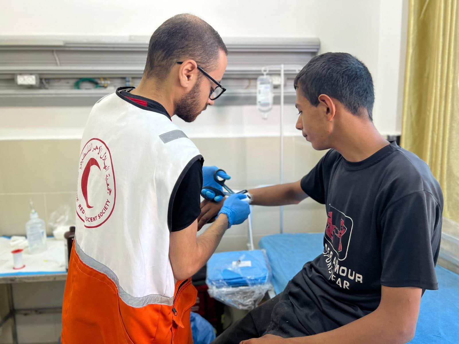 الهلال الأحمر الفلسطيني يعزز خدماته بافتتاح مركز للرعاية الأولية في مستشفى القدس