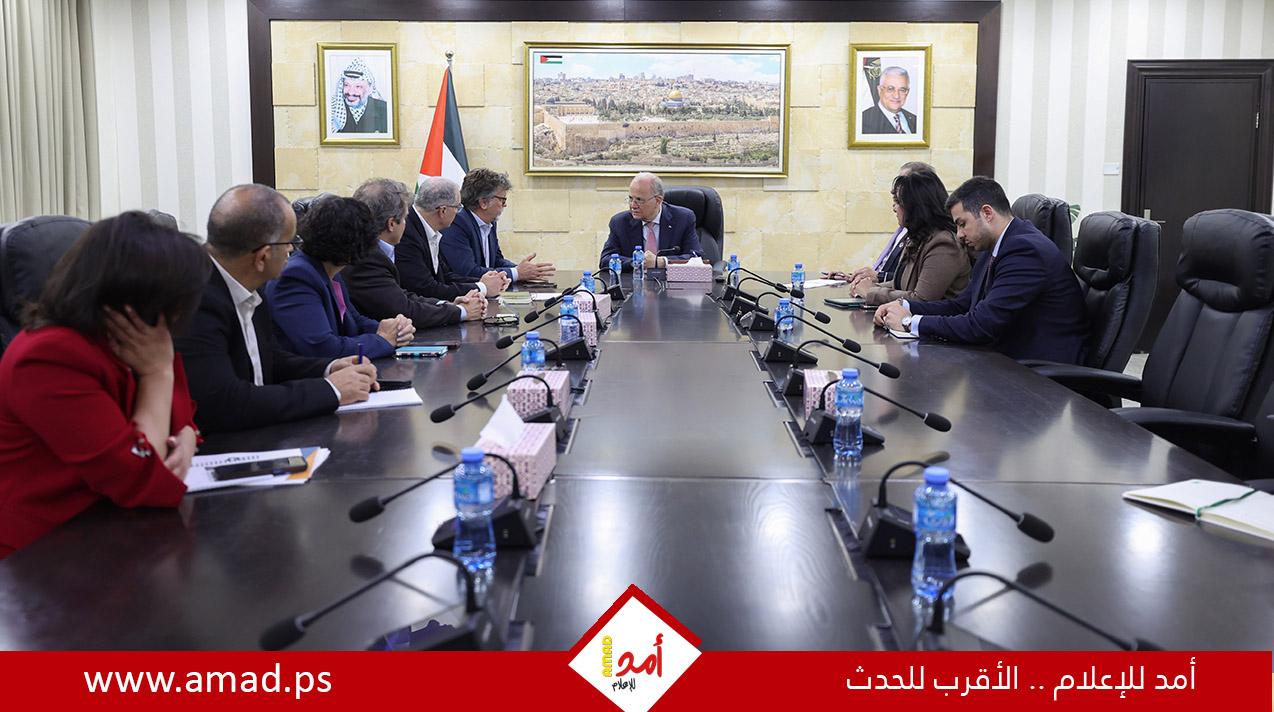 مصطفى يبحث مع "أنيرا" تنسيق الجهود والضغط لإدخال المساعدات إلى قطاع غزة