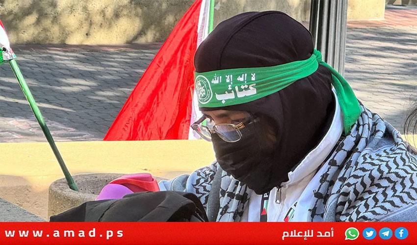 جامعة ستانفورد تطلب التحقق من محتج يرتدي زي حماس