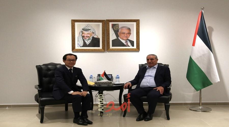 الشيخ يلتقي بممثل اليابان في فلسطين وناقشا المستجدات السياسية