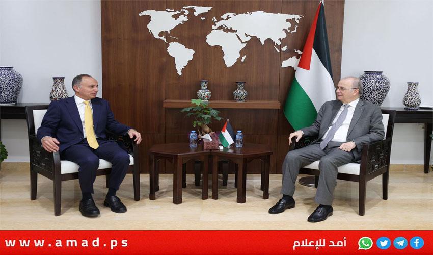 د.مصطفى يبحث والسفير المصري محاور الجهد الإغاثي لقطاع غزة
