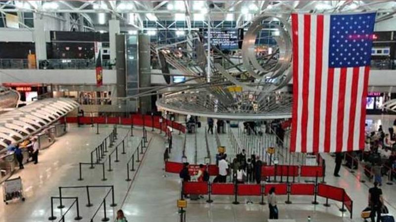 إلغاء أكثر من ألف رحلة جوية في أمريكا بسبب تحذيرات من عاصفة شتوية
