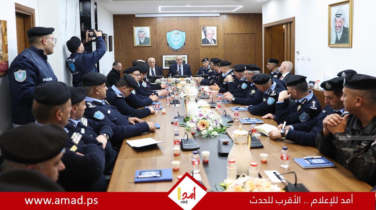 حسين الشيخ من مقر الشرطة: كرامة المواطن خط أحمر وتعزيز السلم الأهلي أولويتنا