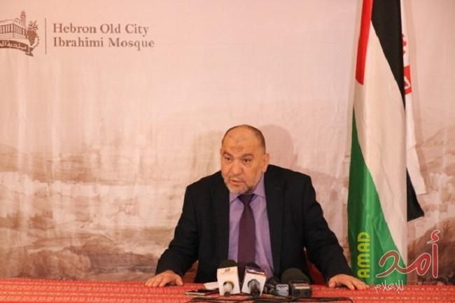 جيش الاحتلال يعتقل رئيس بلدية الخليل ويشدد إجراءاته العسكرية في المحافظة