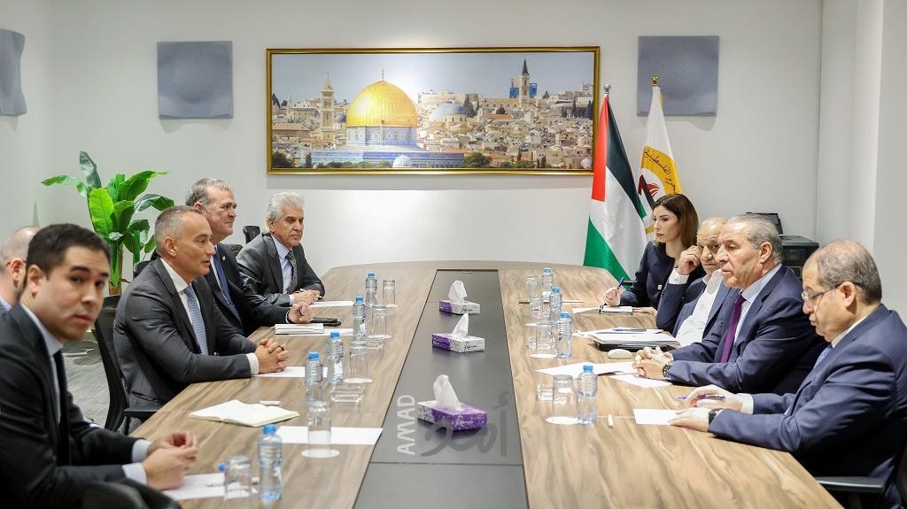 ملادينوف يلتقي نائب الرئيس الفلسطيني الشيخ لبحث تنفيذ خطة ترامب في غزة