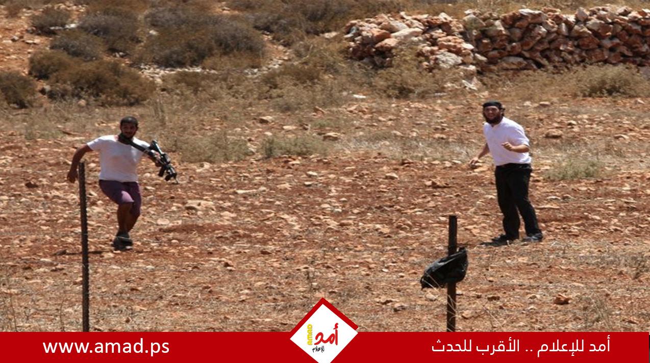 مستوطنون يداهمون خيام مواطن في الفارسية