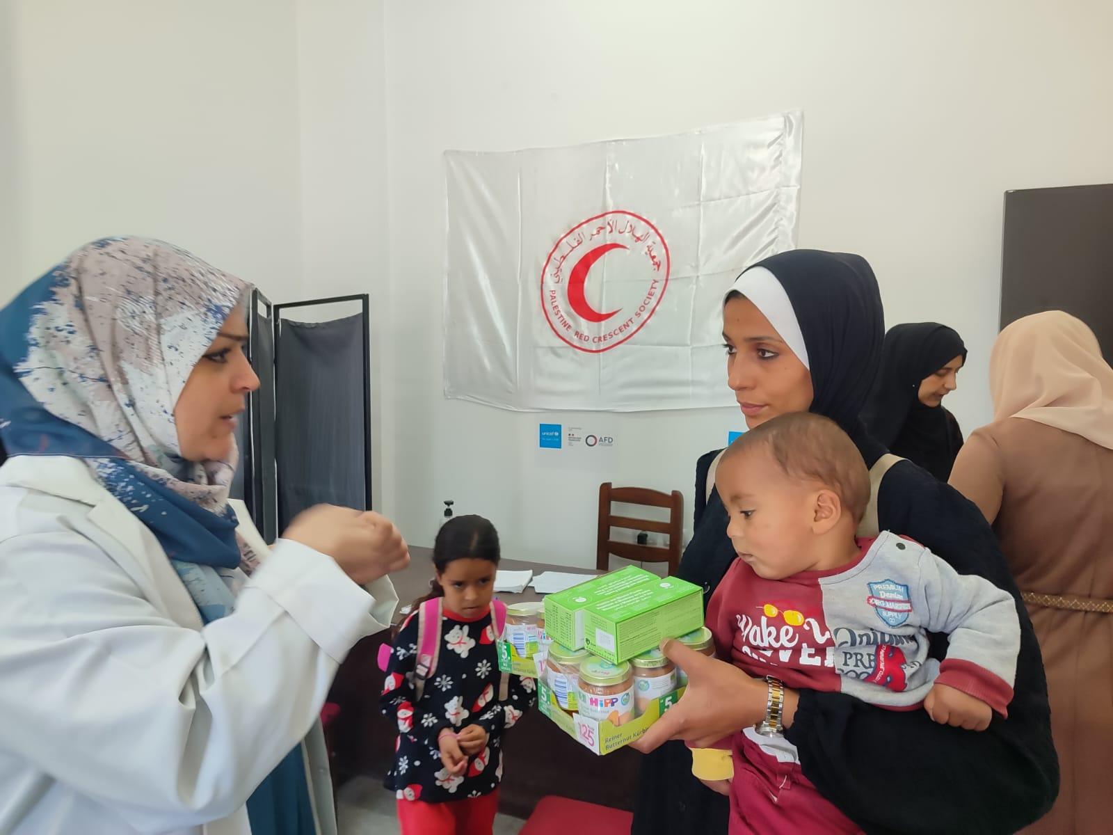 جمعية الهلال الأحمر الفلسطيني تفتتح خدمات التطعيم ومتابعة الحمل في عياداتها المركزية