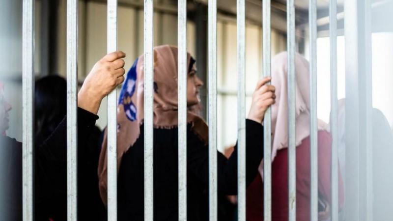  أسيرة فلسطينية تكشف عن تعرضها للتحرش والتفتيش العاري وظروف قاسية بسجن "الدامون"