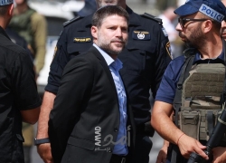 الإرهابي سموتريتش يعلن استمرار تجميد أموال المقاصة للسلطة الفلسطينية هذا الشهر