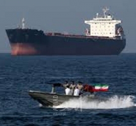 مسؤول إيراني: البنك المركزي يتلقى أول إيرادات رسوم العبور من مضيق هرمز