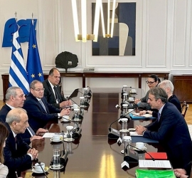 الشيخ يلتقي رئيس وزراء اليونان: أهمية تنفيذ المرحلة الثانية من خطة ترامب