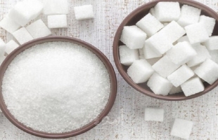 كم يحتاج جسمك من السكر يوميًا دون أن يضر صحتك؟