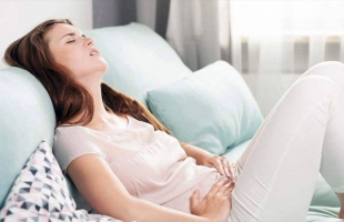 أعراض لا تتجاهلينها لبطانة الرحم المهاجرة فى شهر التوعية بالمرض