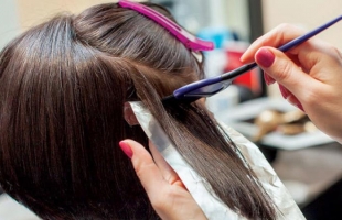 طريقة إزالة صبغة الشعر عن الجلد.. 7 حيل فعالة وآمنة