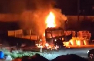 فرق المستوطنين الإرهابية تهاجم بلدات في رام الله وتحرق ممتلكات سكانها- فيديو