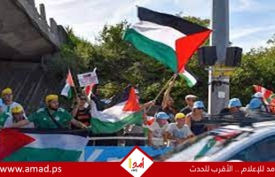 نشطاء مؤيدون للفلسطينيين يحتجون على حرب غزة خلال سباق فرنسا للدراجات