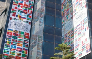 منظمة التحرير تدشن جدارية ضخمة بأعلام الدول المعترفة بفلسطين