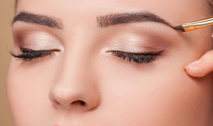 3 طرق طبيعية لتكثيف الحواجب بخطوات بسيطة
