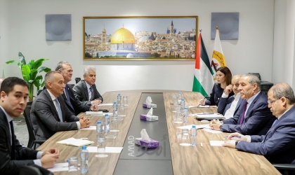 ملادينوف يلتقي نائب الرئيس الفلسطيني الشيخ لبحث تنفيذ خطة ترامب في غزة