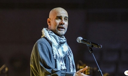 مرتديا الكوفية..غوارديولا: "تركنا أطفال فلسطين وحدهم ولن نصمت على القتل" - فيديو