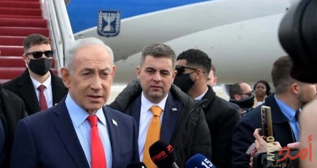 زيف أغمون بجانب نتنياهو